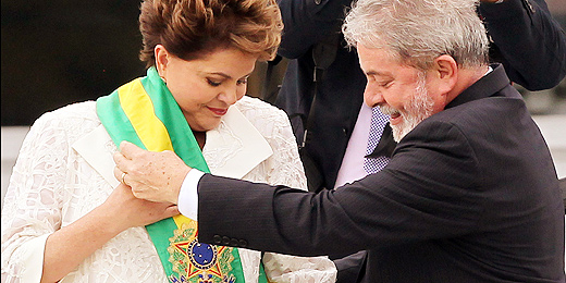 Lula passa faixa presidencial para Dilma Rousseff no Palácio do Planalto