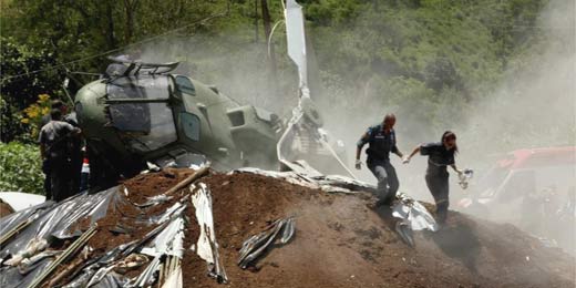 Helicóptero militar usado em operação de resgate cai na região serrana