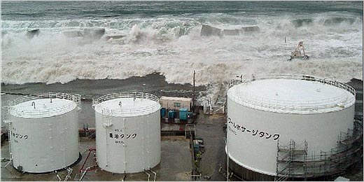 Empresa japonesa divulga imagens do tsunami atingindo reator nuclear