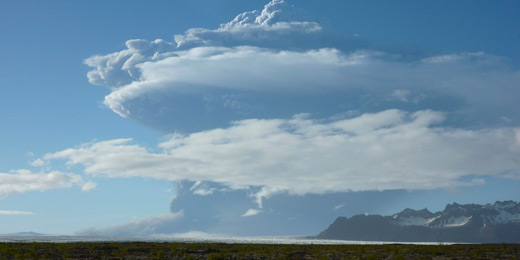 Espaço aéreo islandês é fechado por causa de erupção de vulcão