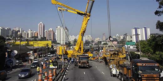 Termina remoção de megacarreta na zona sul de São Paulo