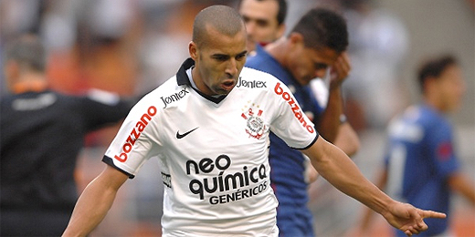 Emerson Sheik comemora gol do Corinthians na vitória contra o Bahia