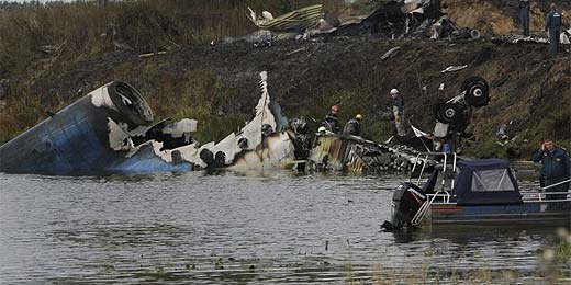 Avião cai na Rússia e apenas um dos 45 passageiros a bordo sobrevive